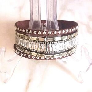 NWT WRAP AROUND BRACELET WITH BROWN BEADES AND CLEAR RHINESTONES